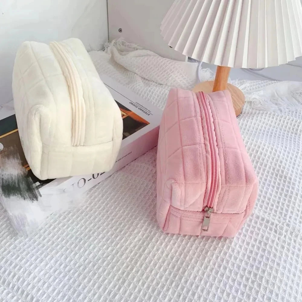 Adorable Plush Makeup Bag – Your Stylish Travel Essential for Beauty On-the-Go!