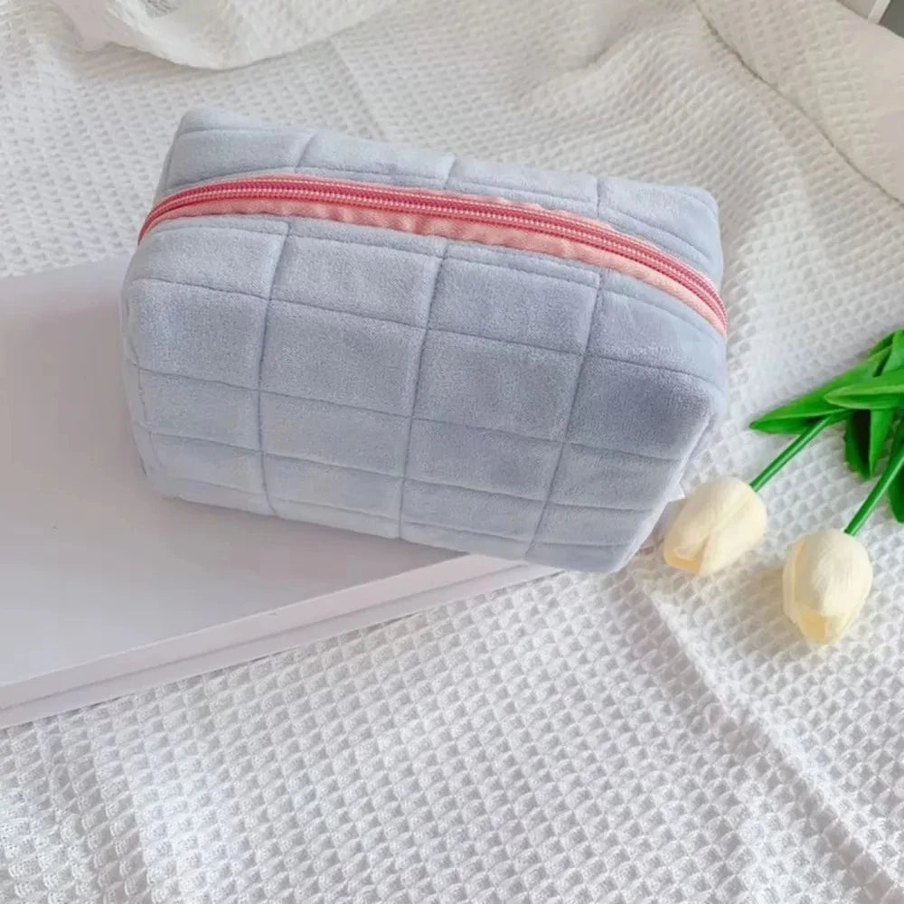 Adorable Plush Makeup Bag – Your Stylish Travel Essential for Beauty On-the-Go!