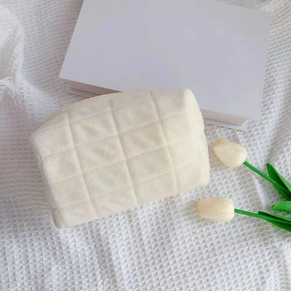 Adorable Plush Makeup Bag – Your Stylish Travel Essential for Beauty On-the-Go!