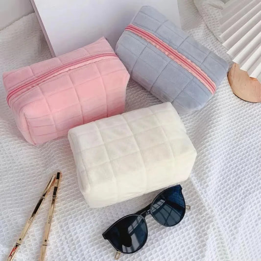 Adorable Plush Makeup Bag – Your Stylish Travel Essential for Beauty On-the-Go!