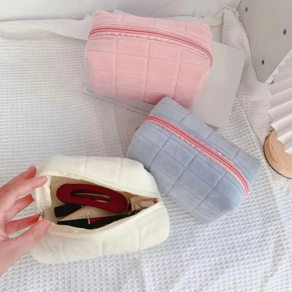 Adorable Plush Makeup Bag – Your Stylish Travel Essential for Beauty On-the-Go!